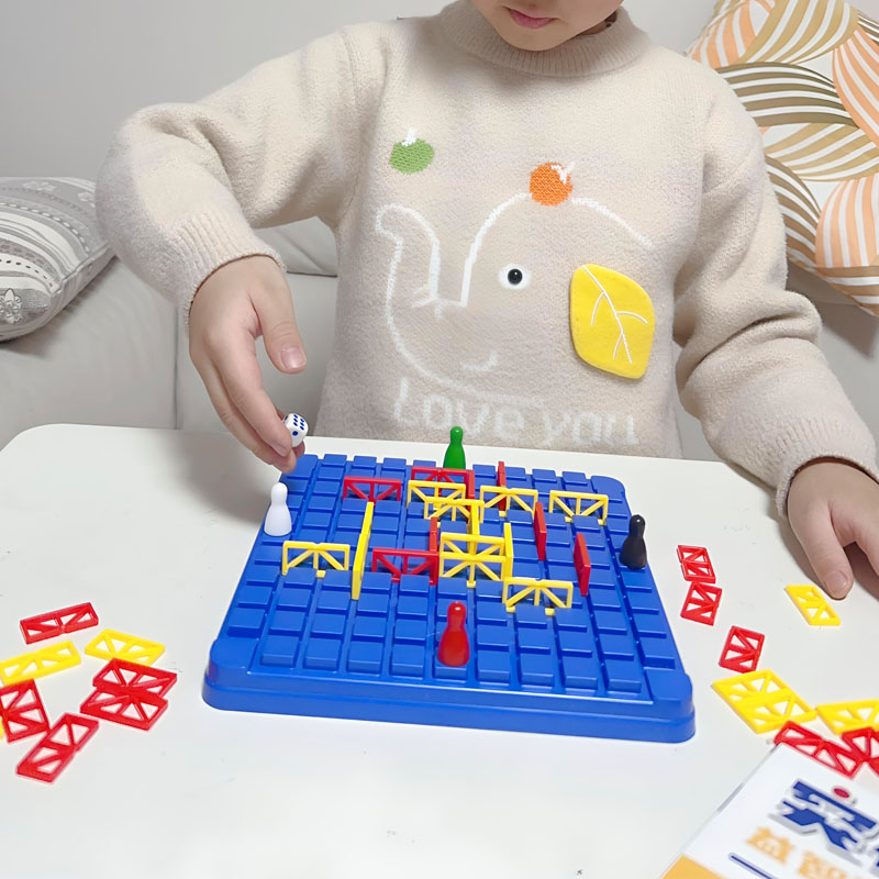 Board Game Qwirkle - เกมกระดานวางแผนหลบหนีเขาวงกต สนุกสำหรับปาร์ตี้และครอบครัว ของเล่นเสริมทักษะการคิดเชิงวิพากษ์ ตรรกะ และการแก้ปัญหา ของขวัญเพื่อการศึกษา